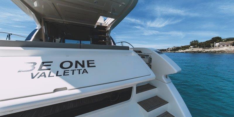 2017 FERRETTI YACHTS 550 